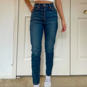 Levi’s High Waisted Wedgie Skinny Dark Wash Sz 26”